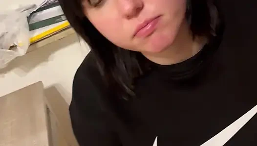 18 Yaşındaki Mutfakta Emme Etmeyi Çok Seviyor