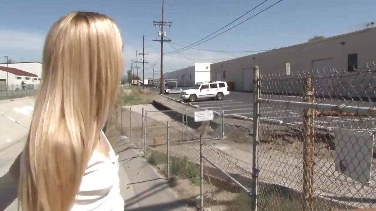 Nevjerojatna tinejdžerka uživa u ogromnom kurcu