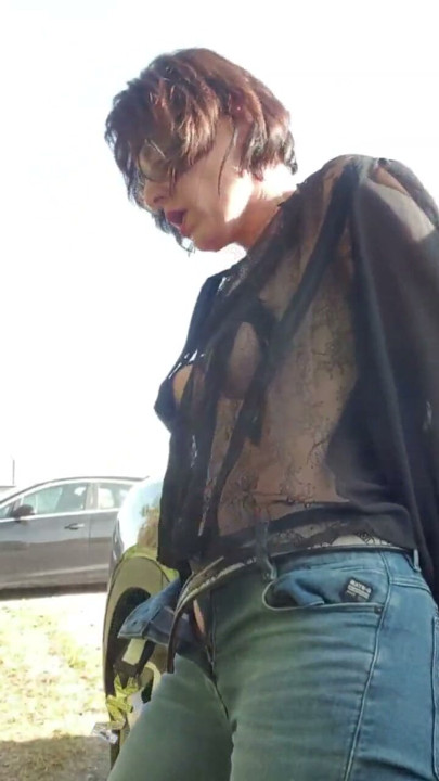 Risky squirt outdoor | Clip 1