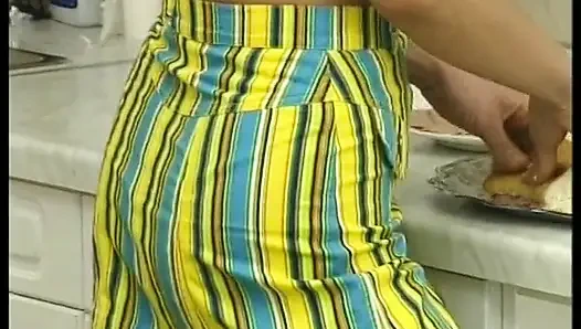 Рыжую тинку жестко трахает старая фелла