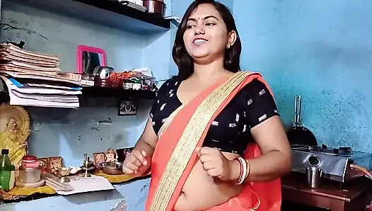 Kakak ipar indiaku mergokin aku lagi asik masturbasi memekku di kamarku