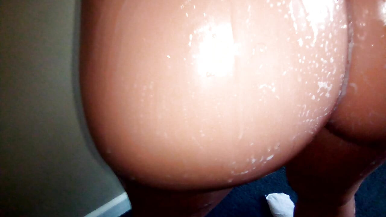 'Bath Day...with Big-Booty and 'Baby-Oil'!! (my SY 157 doll)