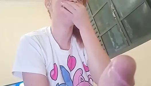 Kızıl Saçlı Kız Boğazından aşağı Inene Kadar Tüm Yarağı Yutmayı Seviyor