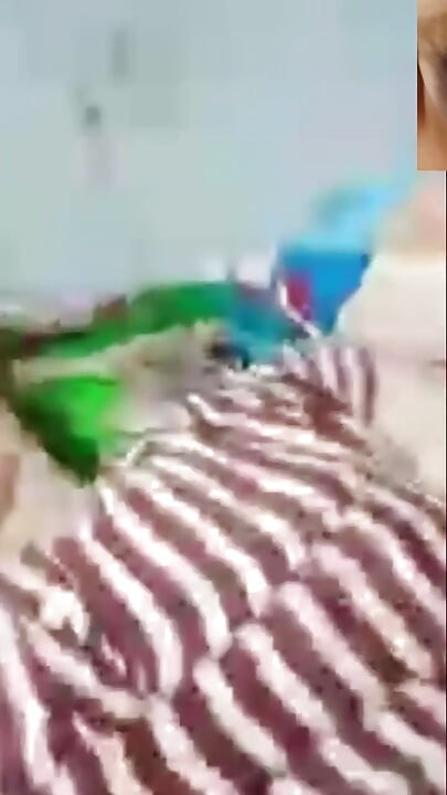 Üvey kız sanjay inleyerek mastürbasyon yapıyor