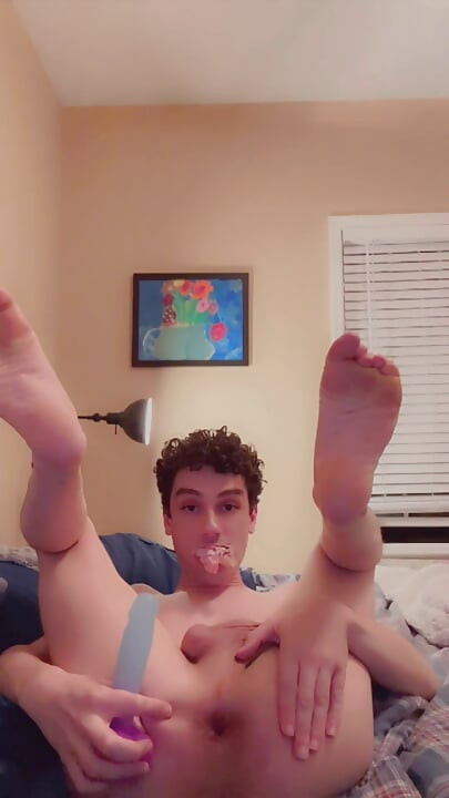 North Carolina slut shows pussy