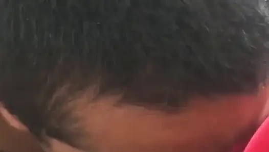 Mein Stiefbruder lutscht meine Vagina