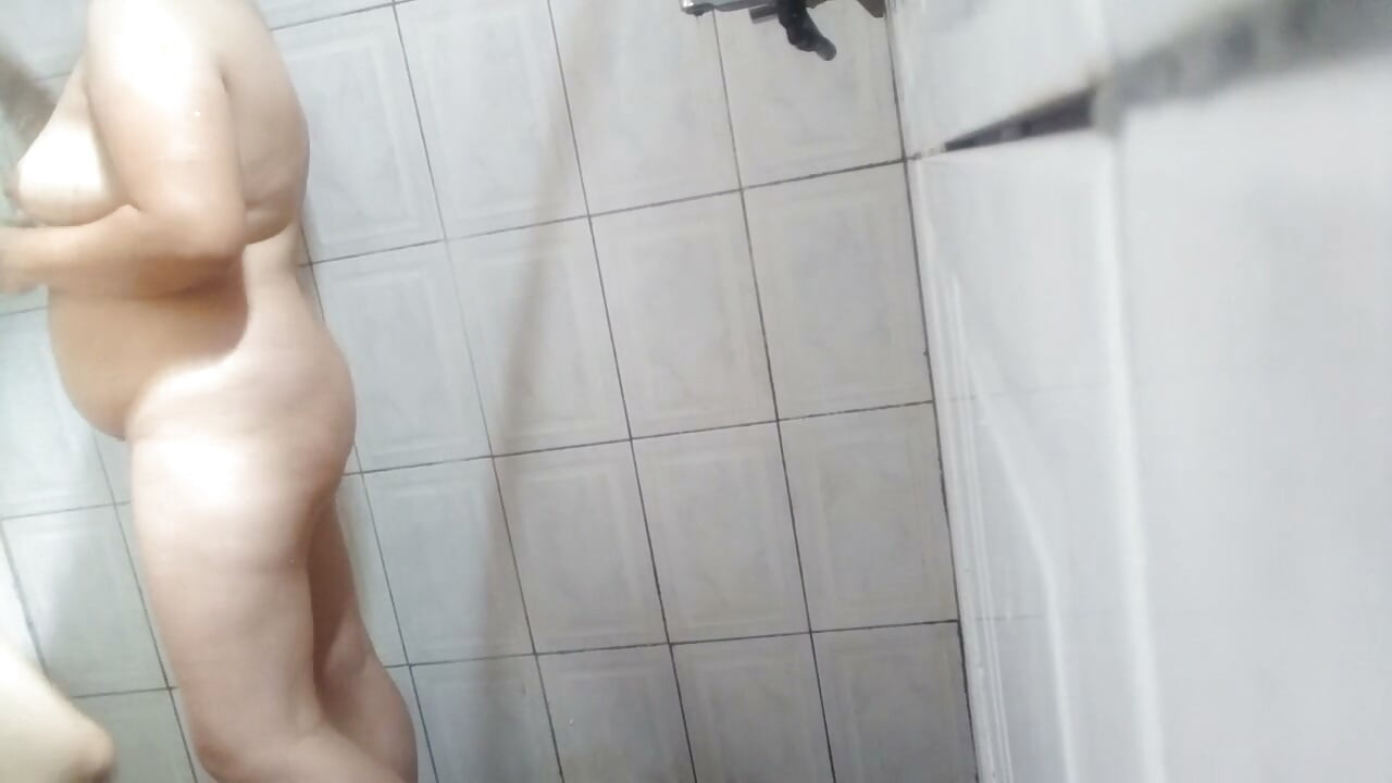 Showering with My Girlfriend 3