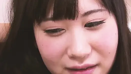 Asiatische sexy süße szene 3: sexy japanisches schätzchen wird von zwei schwänzen zu dritt gefickt