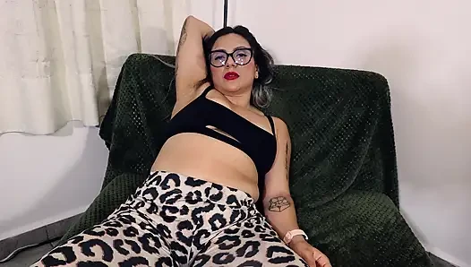 Colombian milf fucks pussy and ass