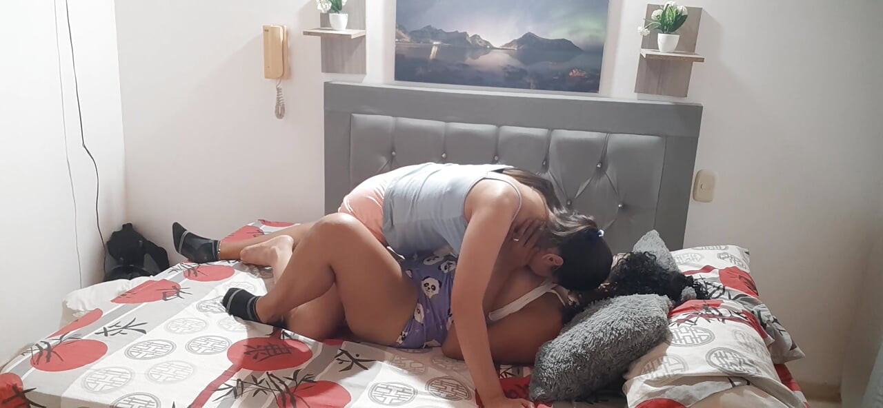 Моя подруга просить мене зайнятися сексом і зняти відео для її чоловіка.