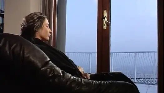 Сексуальная крошка обожает два члена в киске