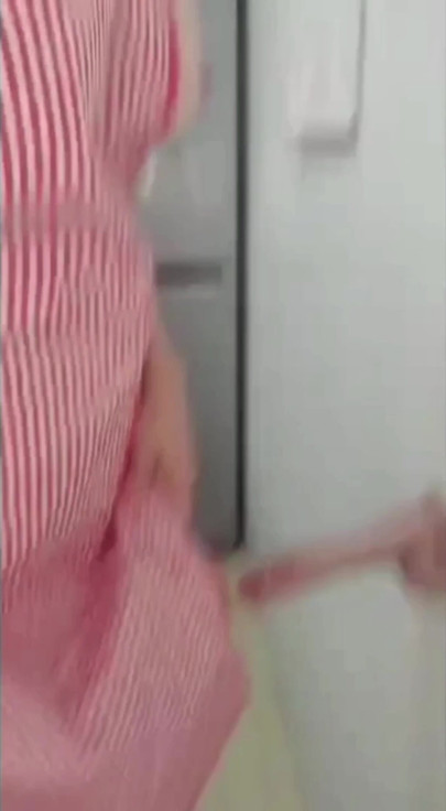 Laura sexywomen spanish milf girl fitnees super horny in apron playing in the kitchen | Clip 1