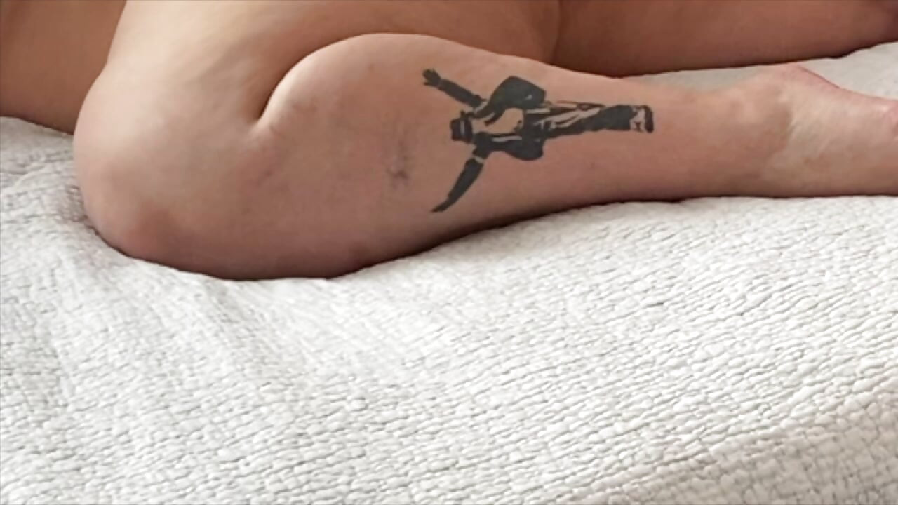 Married Wife loves hard dick down her ass hole in the morning.