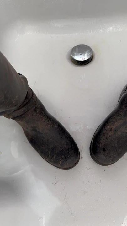 Watch me wee on my wellies peeing on boots