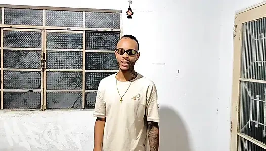 Dieses freche mädchen stimmte zu und filmte alles.