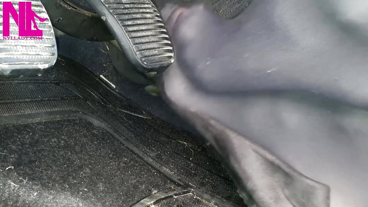 Revving in Grey Flats with Chains in Mp4format