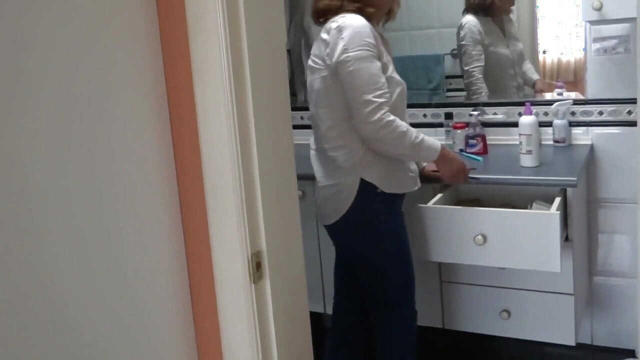 My sister-in-law loves showing off while she asks me to show her my cock and jerk off