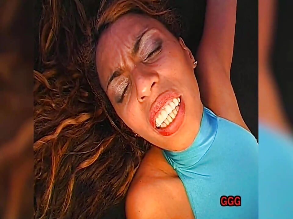 Ggg - Chlupatá kundička roztažená doširoka pro kouření hladové po mrdce