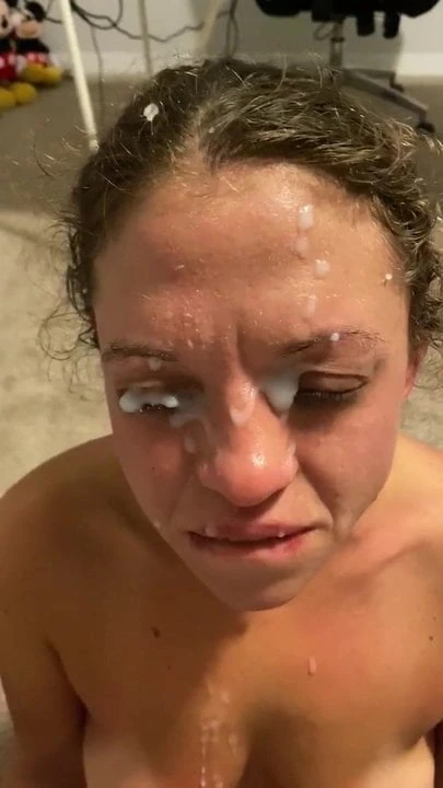 Slut eagerly awaits a facial