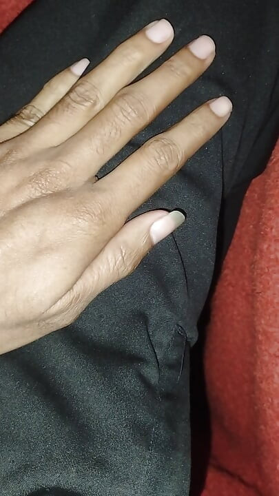 谁想要把这根手指插入她们的菊花或阴户