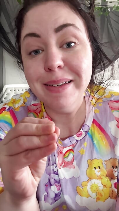 Feral BBW MILF Masturbates in Nightie