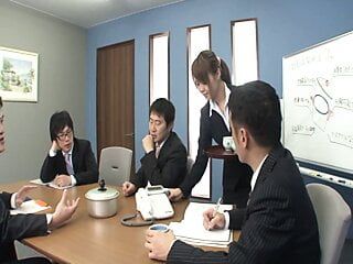 Японський секс утрьох в офісі