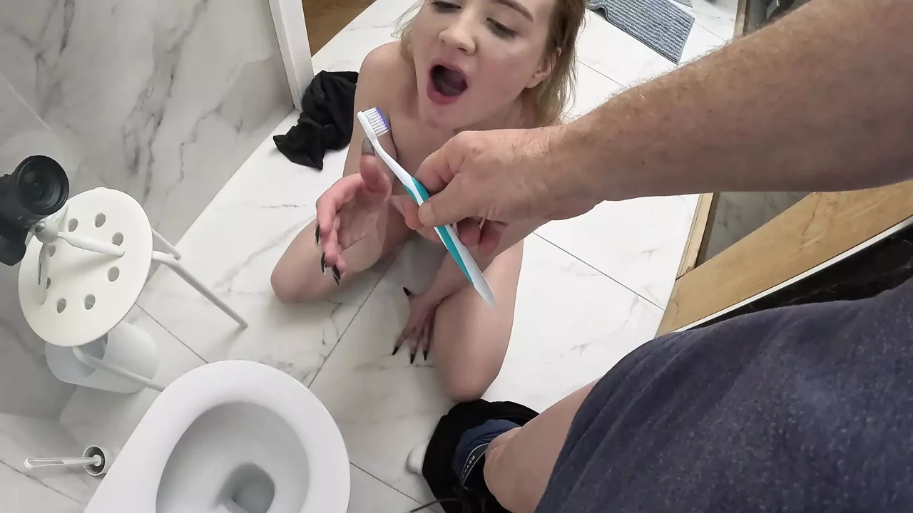 Daruma Rai Washing Teeth Wiyth My Cum and Piss