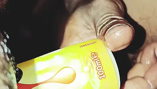 Подруга лижет и сосет киску в домашнем видео