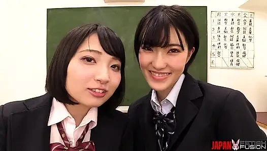 Японский косплей Aoi Tojo сосет нос Ичиго Suzuya, пока она не стонет