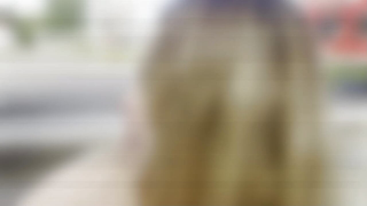 Ngentot dildo di luar ruangan di stasiun kereta - apakah aku akan kepergok?