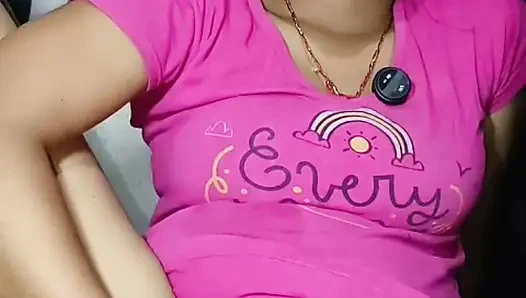 Genç kız mastürbasyon yapıyor amcığını parmaklıyor