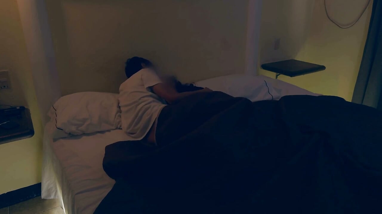我對丈夫不忠——我喜歡騎在他朋友的雞巴上