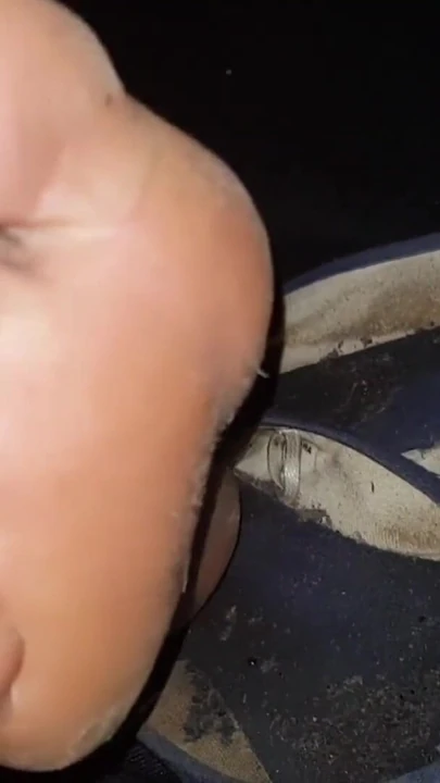Epic moment from "I love to lick my dirty and smelly flats"