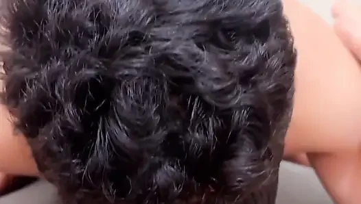 Этот азиатский парень выбризгал её в мой