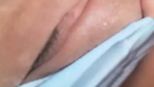 Temanku berbagi pacarnya sama aku dan kami habis-habisan di jacuzzi, bagian 1