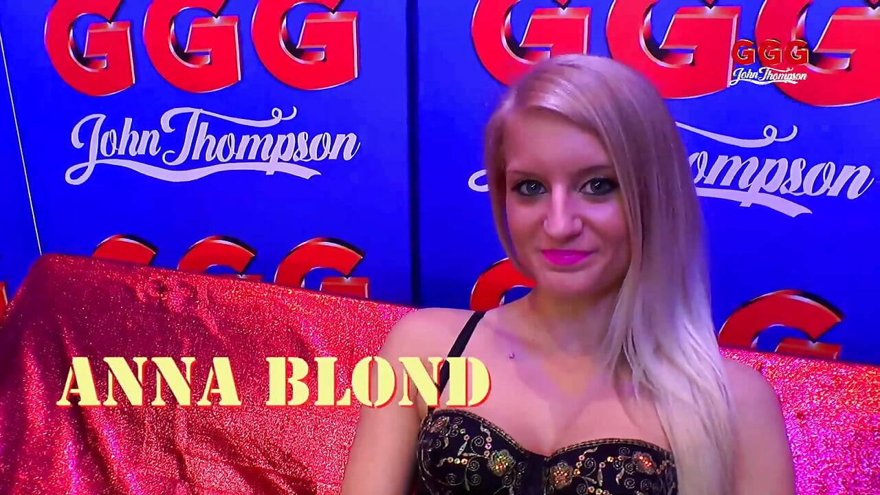 אנה הפצצה הבלונדינית רוצה לבלוע בזיון בספת הליהוק