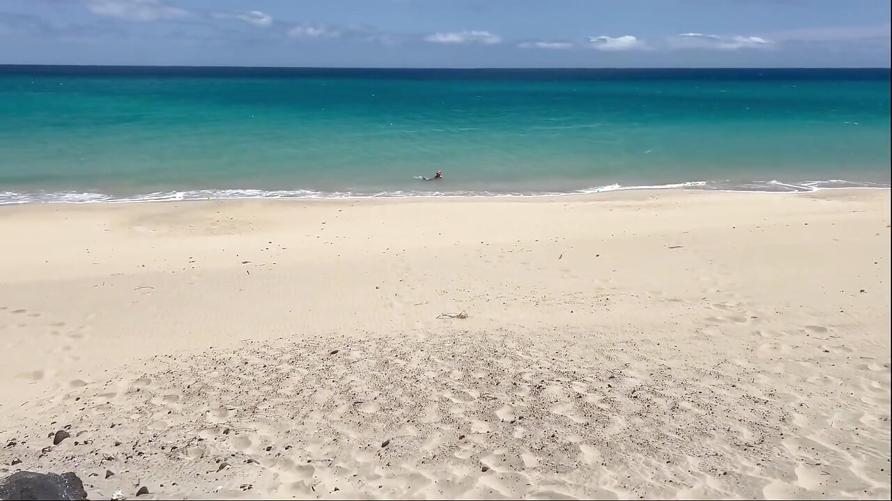 Naked Beach MILF Helps a Jerking Stranger - Cum on Her Ass