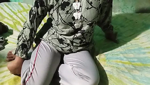 Desi Beautiful Housewife Sex Video with Servant