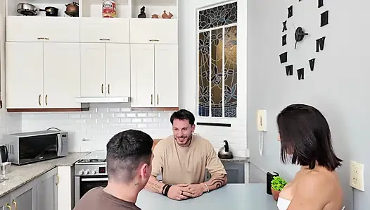 Ateşli evli kadın en iyi arkadaşımın büyük yarağını hayal ediyor!