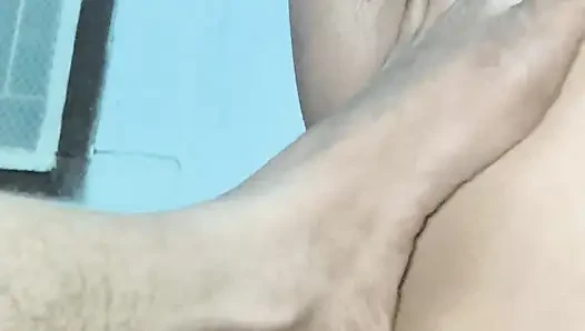Evli kadın arkadaşıyla eğleniyor