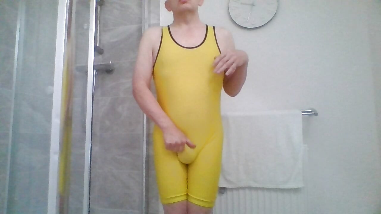 Wank in New singlet
