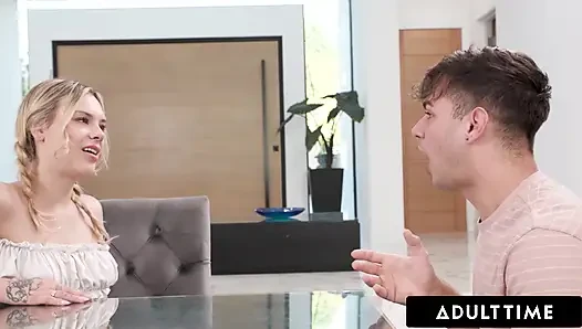 ADULT TIME - yaramaz minyon Dylan Moore ona ıslak amını göstererek şok olmuş üvey oğlunu baştan çıkarıyor