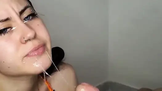 Göğüslerime boşalana kadar ona harika bir sakso çekiyorum - amatör sakso ve boşalma