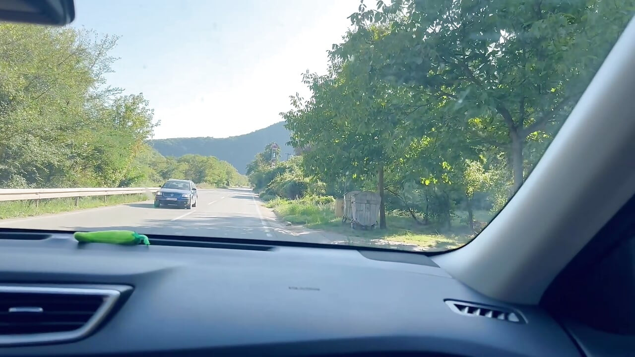 I took my cock out in his car, because I felt very well that all he wanted was to suck me !