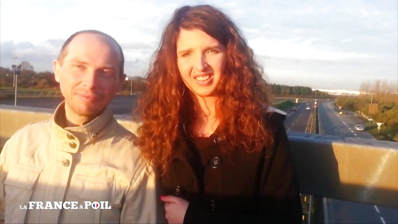 Adriana anal kocası olmadan üçlü sikiliyor