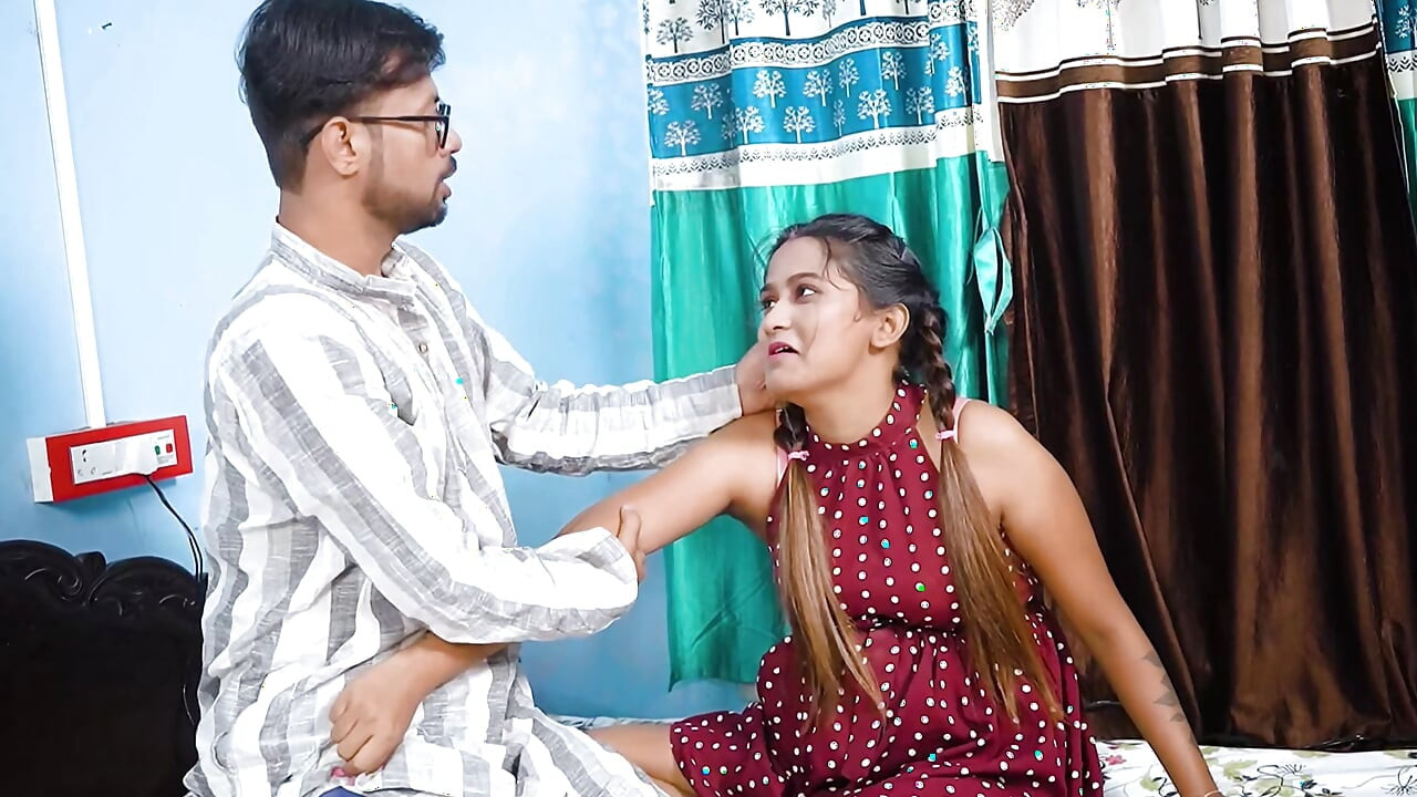 Chhoti bahan ko bed par pakd ke jabbar dasti pel diya