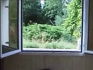 Bonita chica francesa es follada por el culo por satanika