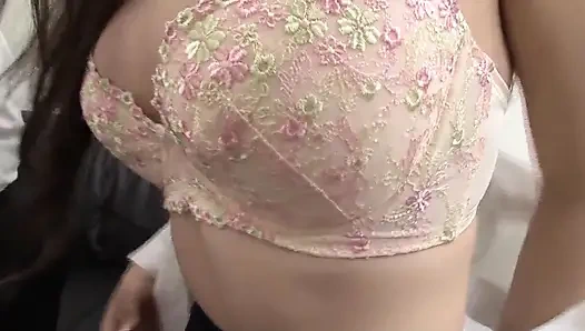 Azgın Japon kızlar sahnesi-4 seksi büyük memeli Japon seks oyuncaklarıyla üçlü seks yapıyor