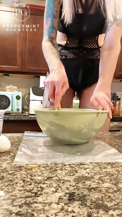 7'3 Peppermint Giantess Makes Stuffed Shells with a Very Naughty Tiny Helper Tied to My Heel