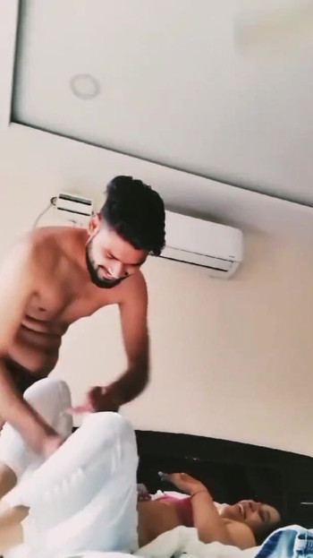 Čelistní okamžik od "manželky tvého přítele hlasitě v hotelovém pokoji, část 2"